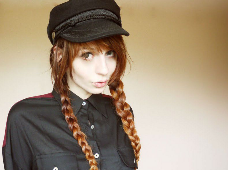 File:Clover-smirk.png