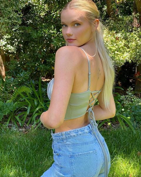 File:Lorashoulder.jpg