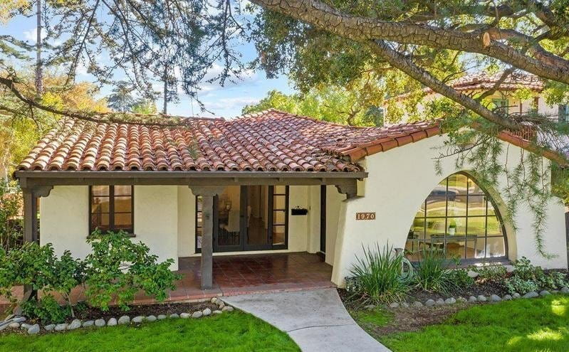 File:Spanish colonial home.jpg